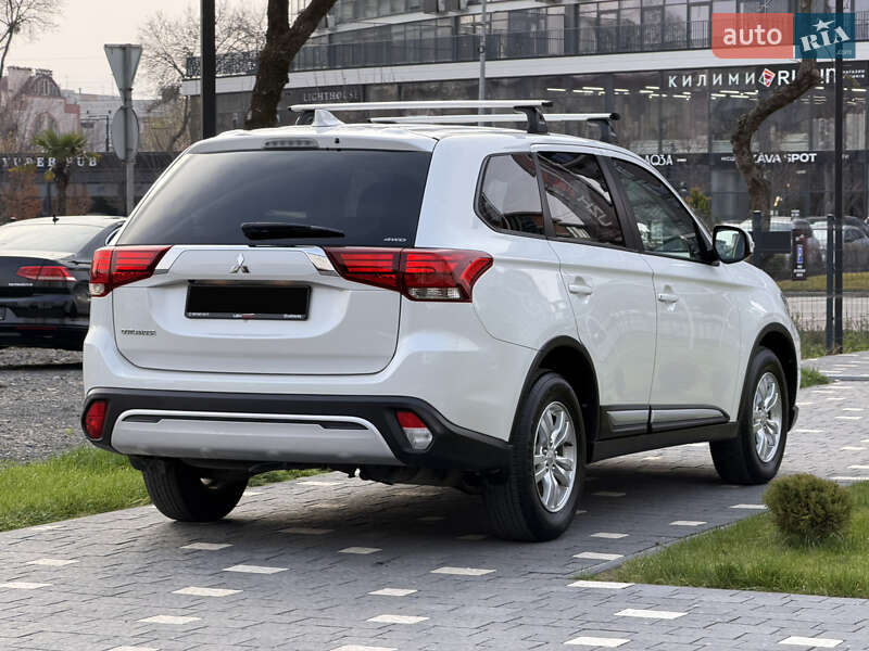 Внедорожник / Кроссовер Mitsubishi Outlander 2020 в Ужгороде