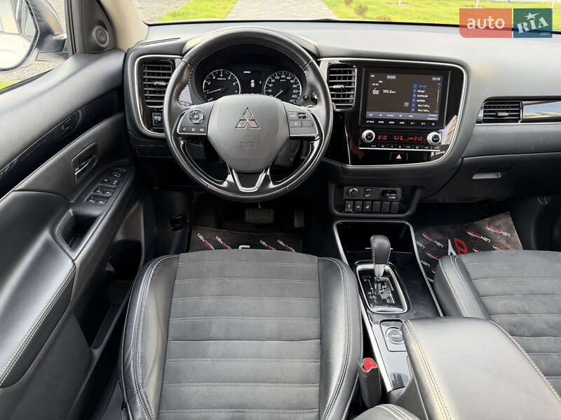 Внедорожник / Кроссовер Mitsubishi Outlander 2020 в Ужгороде