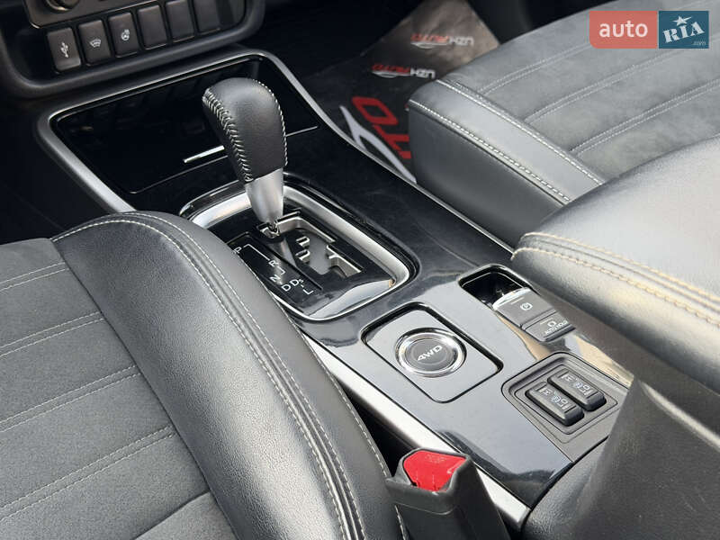 Внедорожник / Кроссовер Mitsubishi Outlander 2020 в Ужгороде