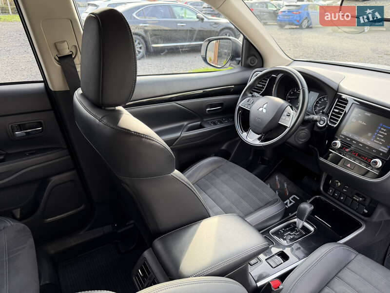 Внедорожник / Кроссовер Mitsubishi Outlander 2020 в Ужгороде