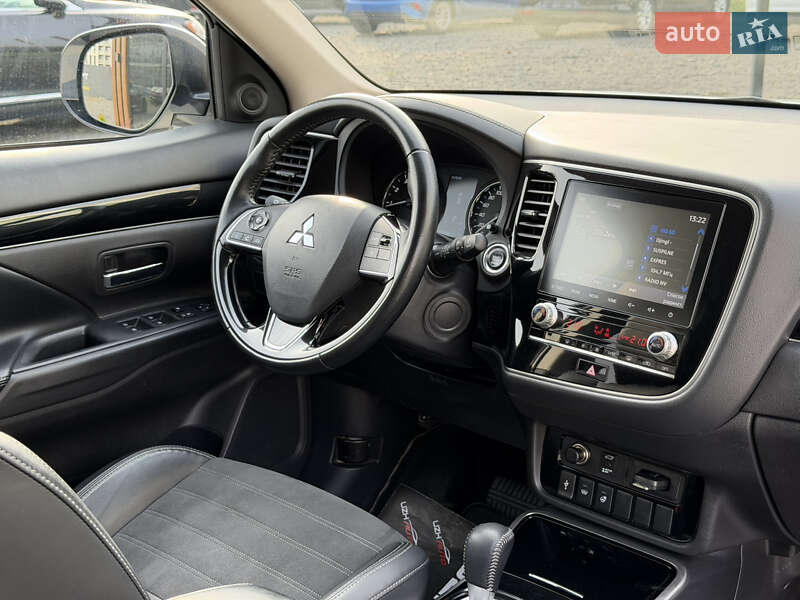 Внедорожник / Кроссовер Mitsubishi Outlander 2020 в Ужгороде