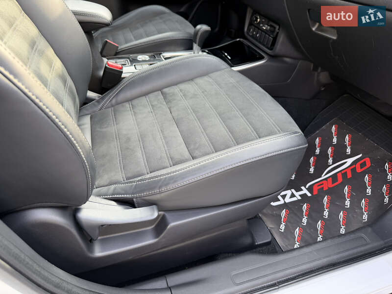 Внедорожник / Кроссовер Mitsubishi Outlander 2020 в Ужгороде