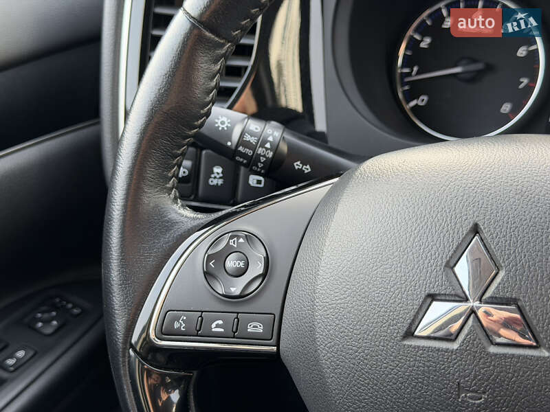 Внедорожник / Кроссовер Mitsubishi Outlander 2020 в Ужгороде