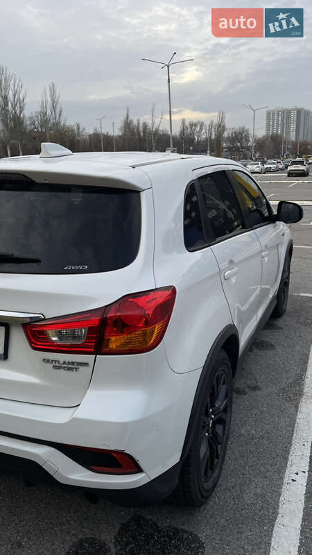 Внедорожник / Кроссовер Mitsubishi Outlander 2017 в Киеве