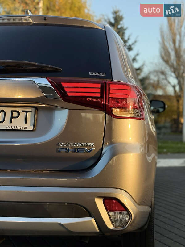 Позашляховик / Кросовер Mitsubishi Outlander 2018 в Одесі