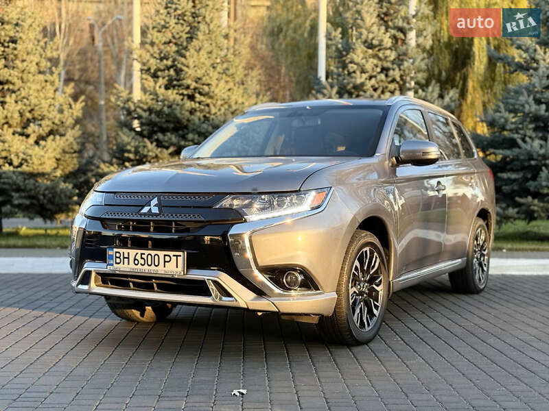 Позашляховик / Кросовер Mitsubishi Outlander 2018 в Одесі