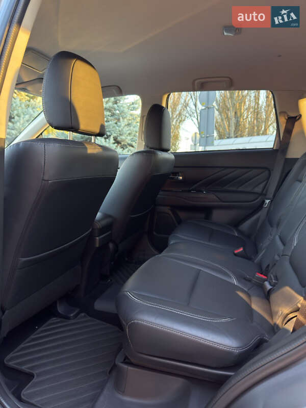 Позашляховик / Кросовер Mitsubishi Outlander 2018 в Одесі