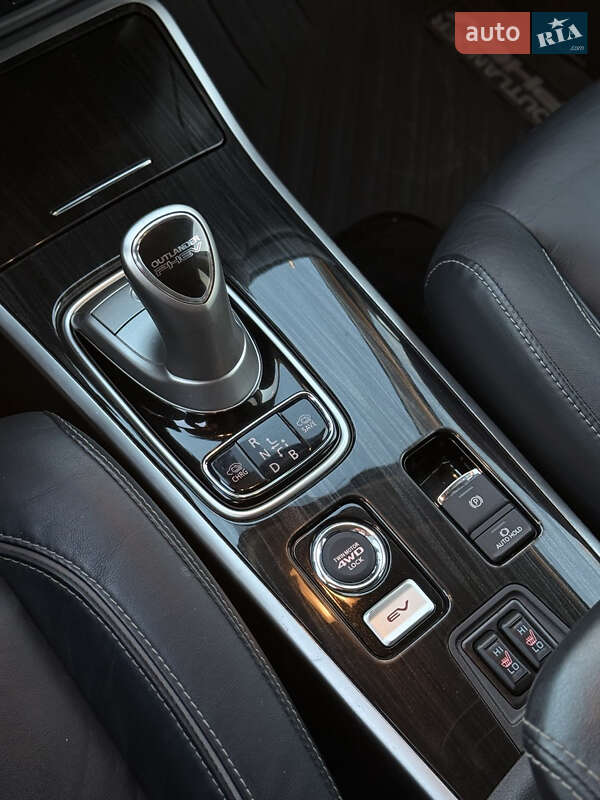 Позашляховик / Кросовер Mitsubishi Outlander 2018 в Одесі