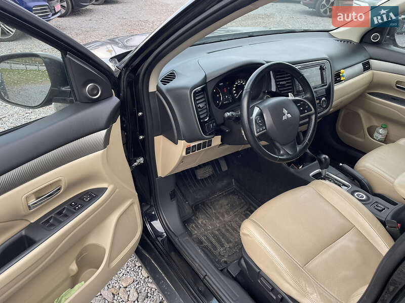 Внедорожник / Кроссовер Mitsubishi Outlander 2012 в Львове