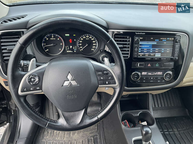 Внедорожник / Кроссовер Mitsubishi Outlander 2012 в Львове