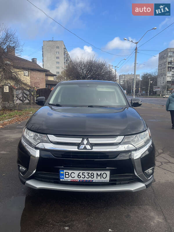 Позашляховик / Кросовер Mitsubishi Outlander 2015 в Львові