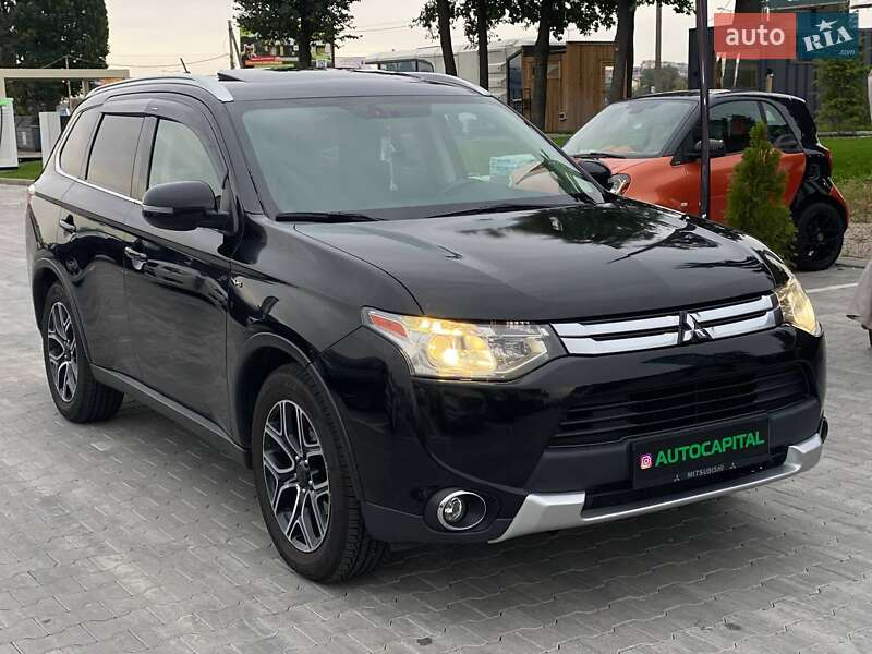 Внедорожник / Кроссовер Mitsubishi Outlander 2015 в Киеве