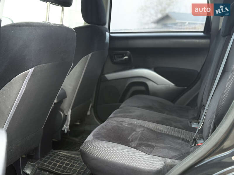 Внедорожник / Кроссовер Mitsubishi Outlander 2010 в Новой Ушице