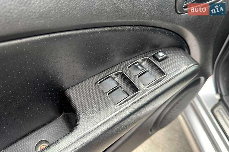 Внедорожник / Кроссовер Mitsubishi Outlander 2007 в Киеве