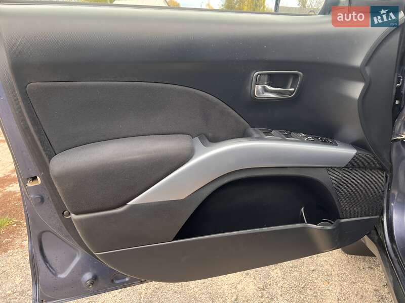 Позашляховик / Кросовер Mitsubishi Outlander 2008 в Жовтих Водах