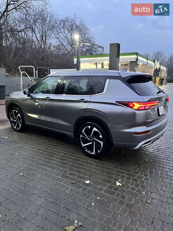 Позашляховик / Кросовер Mitsubishi Outlander 2022 в Харкові