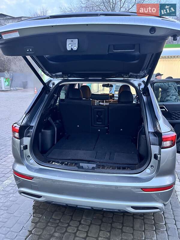 Позашляховик / Кросовер Mitsubishi Outlander 2022 в Харкові