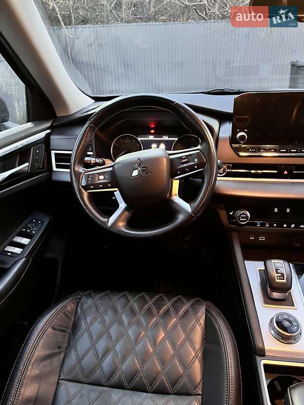 Позашляховик / Кросовер Mitsubishi Outlander 2022 в Харкові