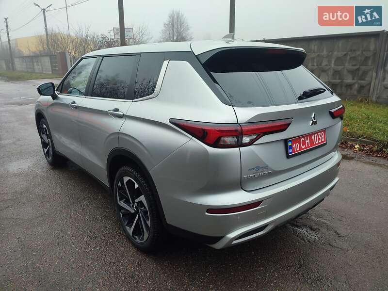 Внедорожник / Кроссовер Mitsubishi Outlander 2021 в Киеве