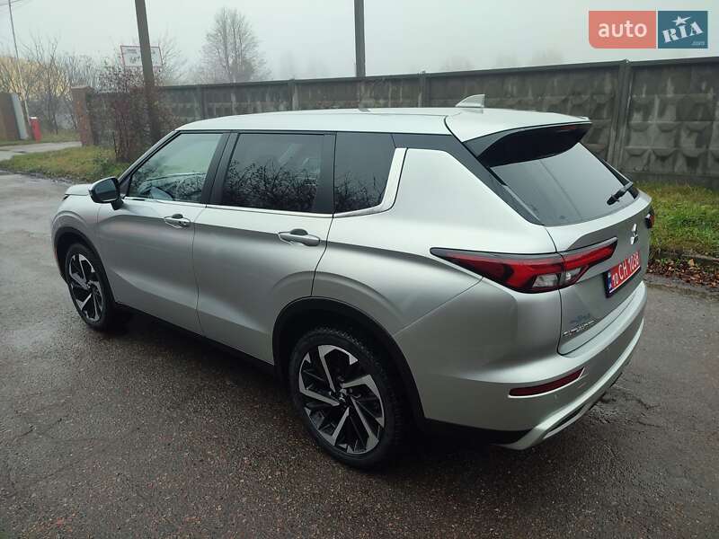Внедорожник / Кроссовер Mitsubishi Outlander 2021 в Киеве