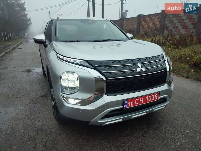 Внедорожник / Кроссовер Mitsubishi Outlander 2021 в Киеве
