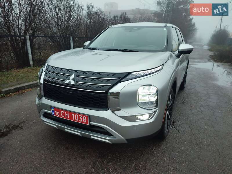 Внедорожник / Кроссовер Mitsubishi Outlander 2021 в Киеве