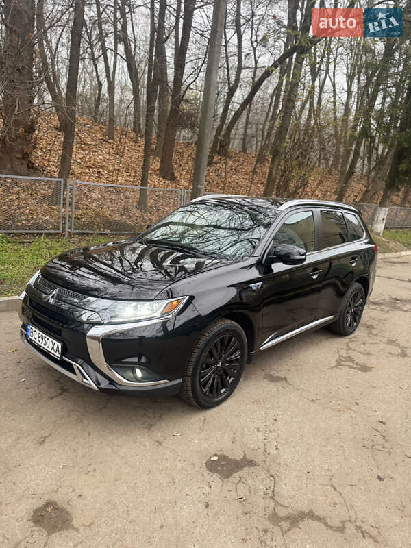 Внедорожник / Кроссовер Mitsubishi Outlander 2019 в Львове