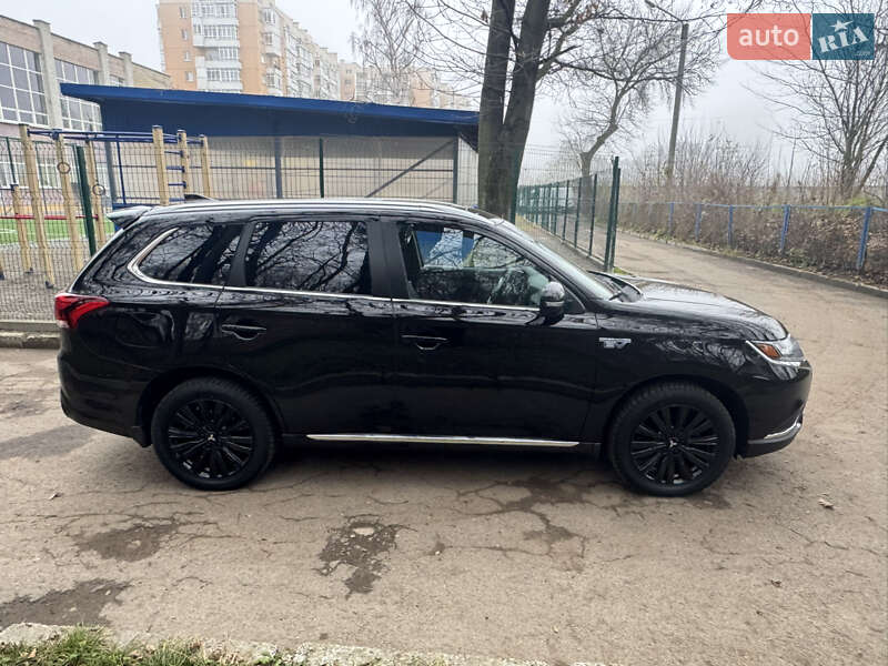 Внедорожник / Кроссовер Mitsubishi Outlander 2019 в Львове