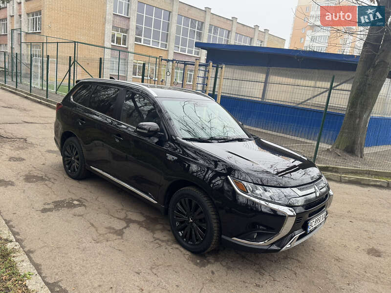 Внедорожник / Кроссовер Mitsubishi Outlander 2019 в Львове