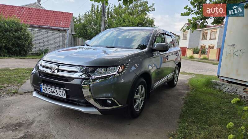 Позашляховик / Кросовер Mitsubishi Outlander 2016 в Харкові