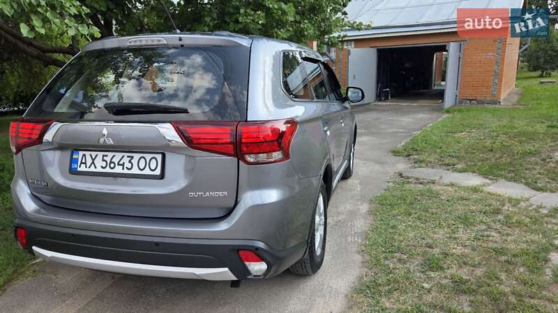 Позашляховик / Кросовер Mitsubishi Outlander 2016 в Харкові