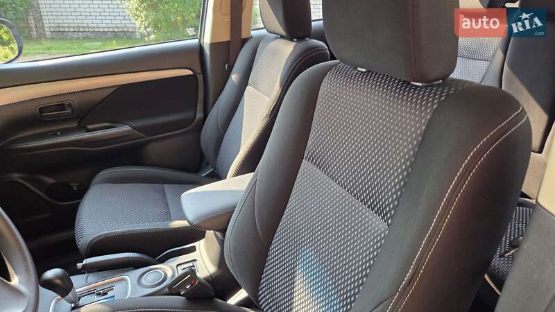 Позашляховик / Кросовер Mitsubishi Outlander 2016 в Харкові