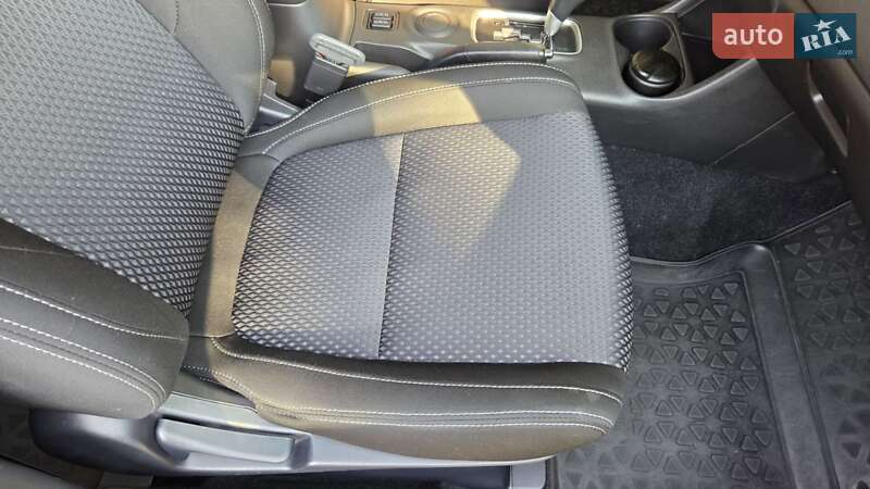 Позашляховик / Кросовер Mitsubishi Outlander 2016 в Харкові