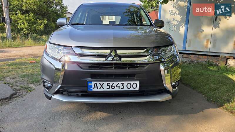Позашляховик / Кросовер Mitsubishi Outlander 2016 в Харкові