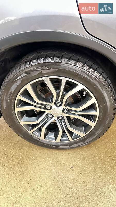 Внедорожник / Кроссовер Mitsubishi Outlander 2016 в Киеве