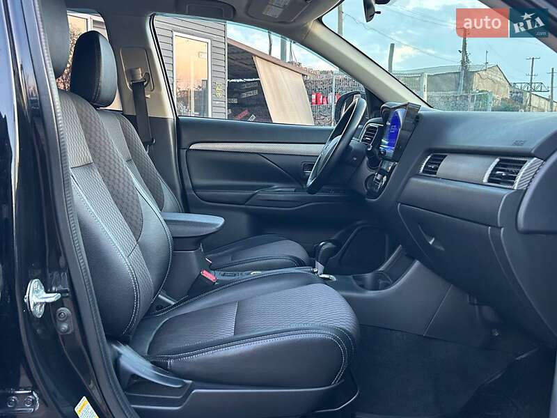 Внедорожник / Кроссовер Mitsubishi Outlander 2014 в Одессе