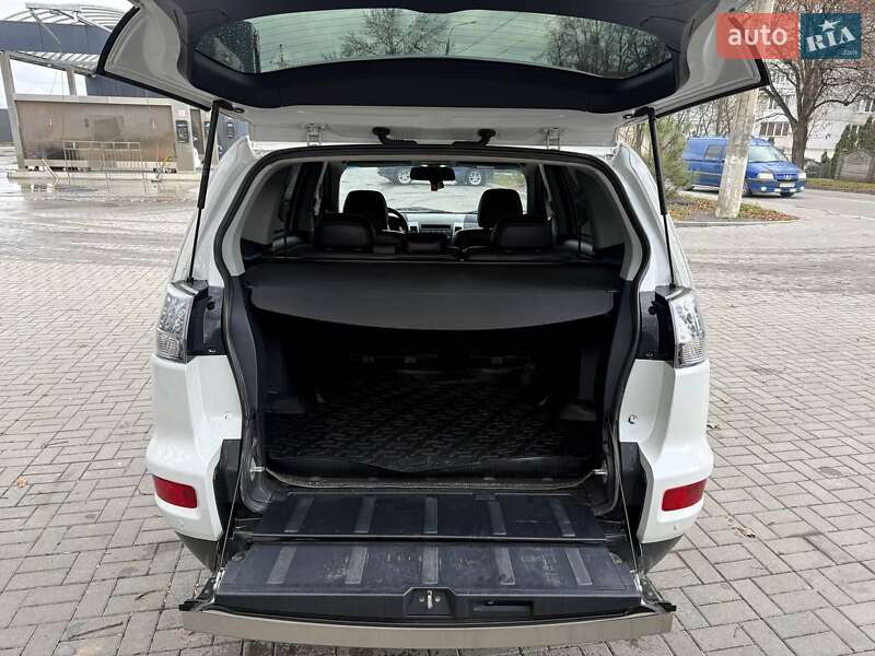 Внедорожник / Кроссовер Mitsubishi Outlander 2011 в Хмельницком