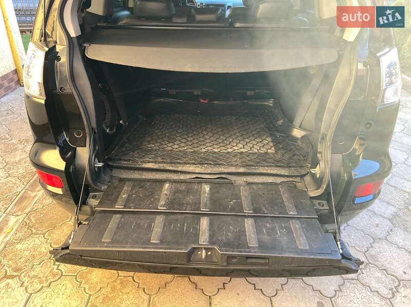 Внедорожник / Кроссовер Mitsubishi Outlander 2010 в Владимире