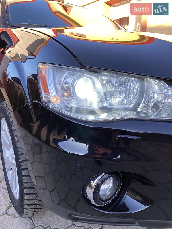 Внедорожник / Кроссовер Mitsubishi Outlander 2010 в Владимире