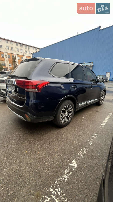 Позашляховик / Кросовер Mitsubishi Outlander 2015 в Києві