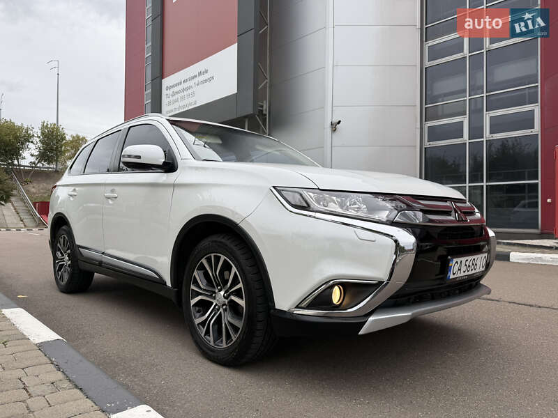 Внедорожник / Кроссовер Mitsubishi Outlander 2015 в Киеве