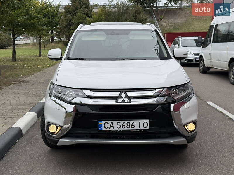 Внедорожник / Кроссовер Mitsubishi Outlander 2015 в Киеве