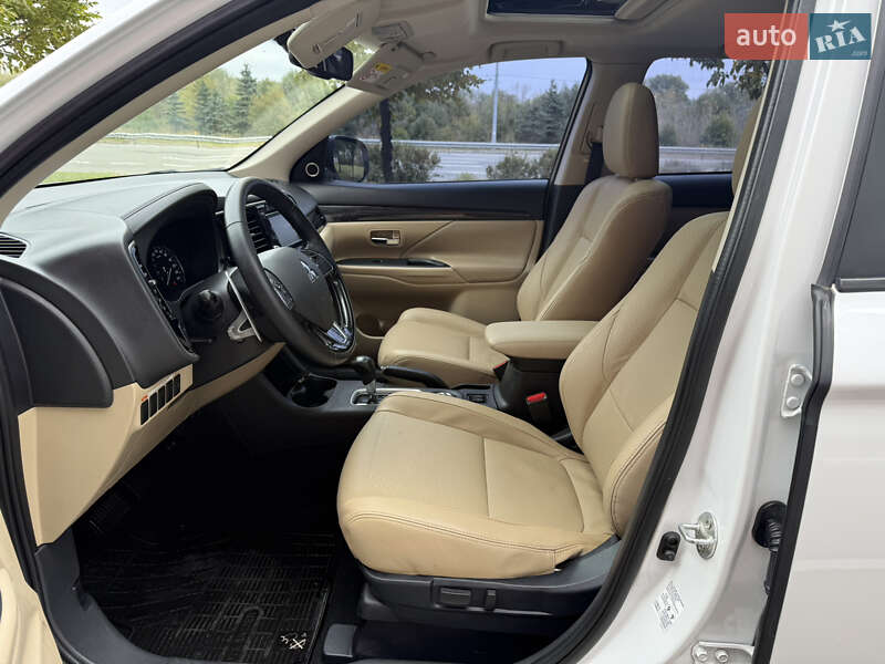 Внедорожник / Кроссовер Mitsubishi Outlander 2015 в Киеве