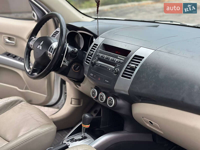 Позашляховик / Кросовер Mitsubishi Outlander 2008 в Дніпрі