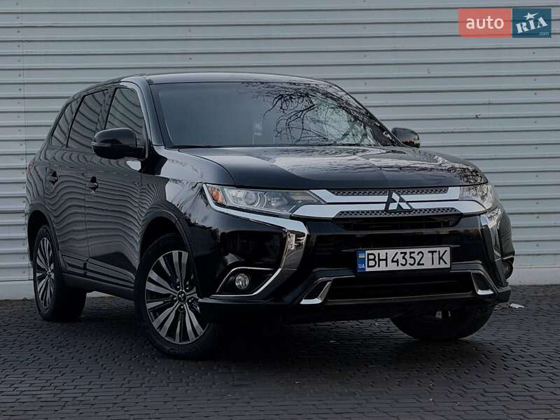 Внедорожник / Кроссовер Mitsubishi Outlander 2019 в Одессе