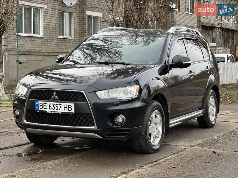 Внедорожник / Кроссовер Mitsubishi Outlander 2010 в Новом Буге
