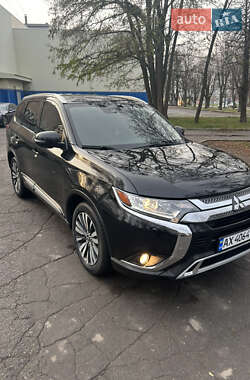 Внедорожник / Кроссовер Mitsubishi Outlander 2019 в Харькове