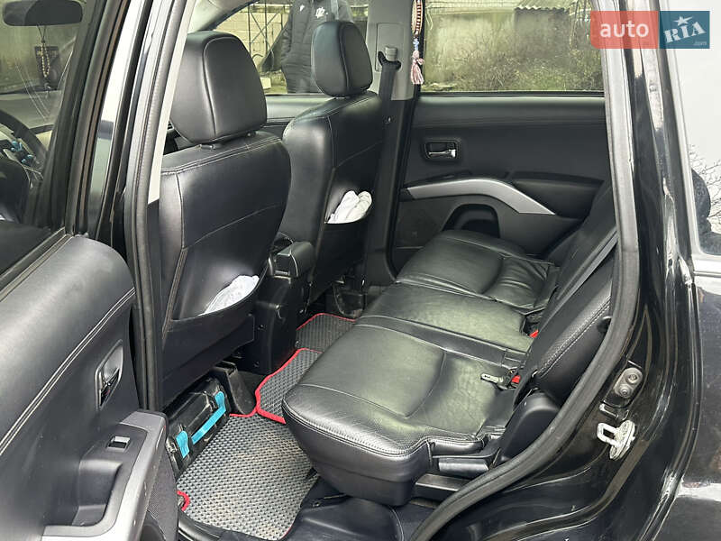 Внедорожник / Кроссовер Mitsubishi Outlander 2010 в Новом Буге