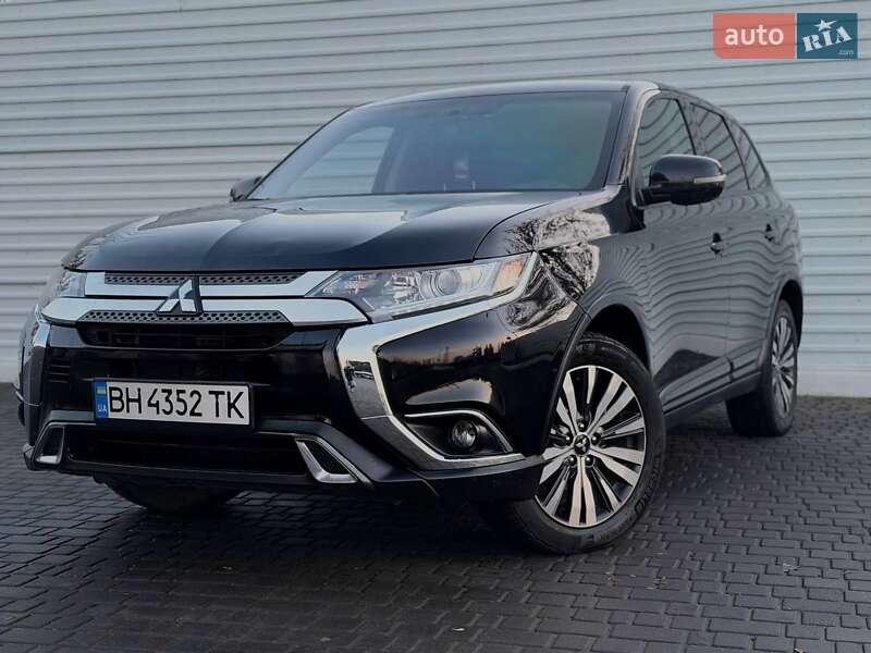 Внедорожник / Кроссовер Mitsubishi Outlander 2019 в Одессе