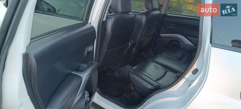 Внедорожник / Кроссовер Mitsubishi Outlander 2008 в Березовке